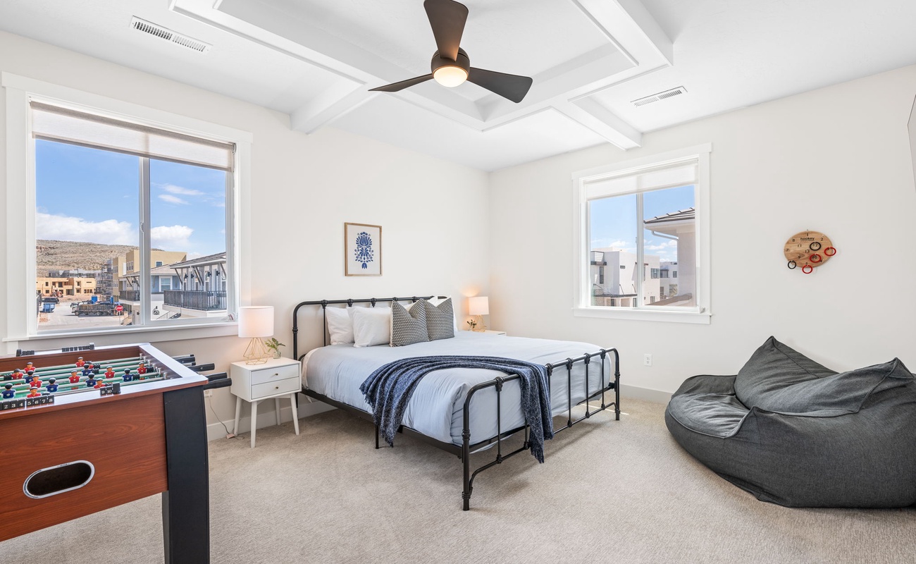 King Bed/Attached Bath