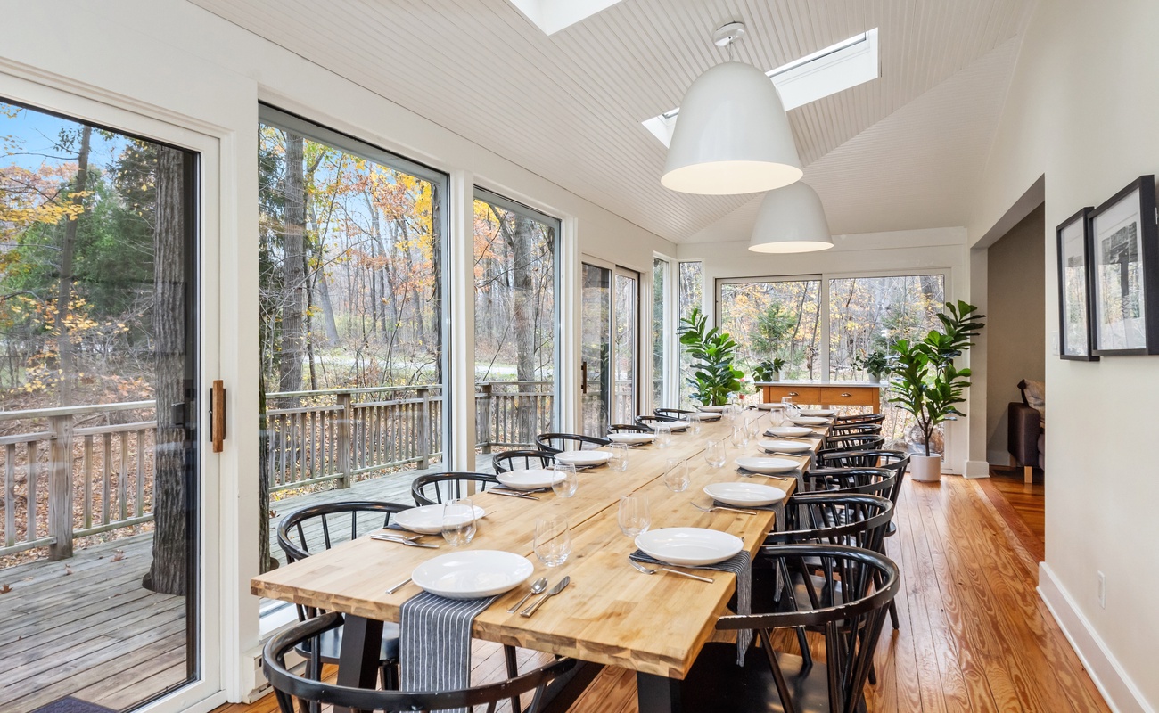 Farmhouse Table Seats 16 People