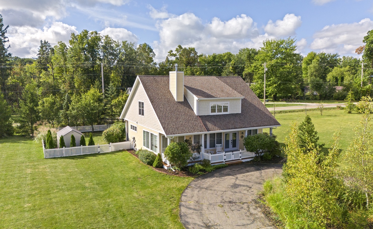 Beautiful home in New Buffalo, minutes from the beach!