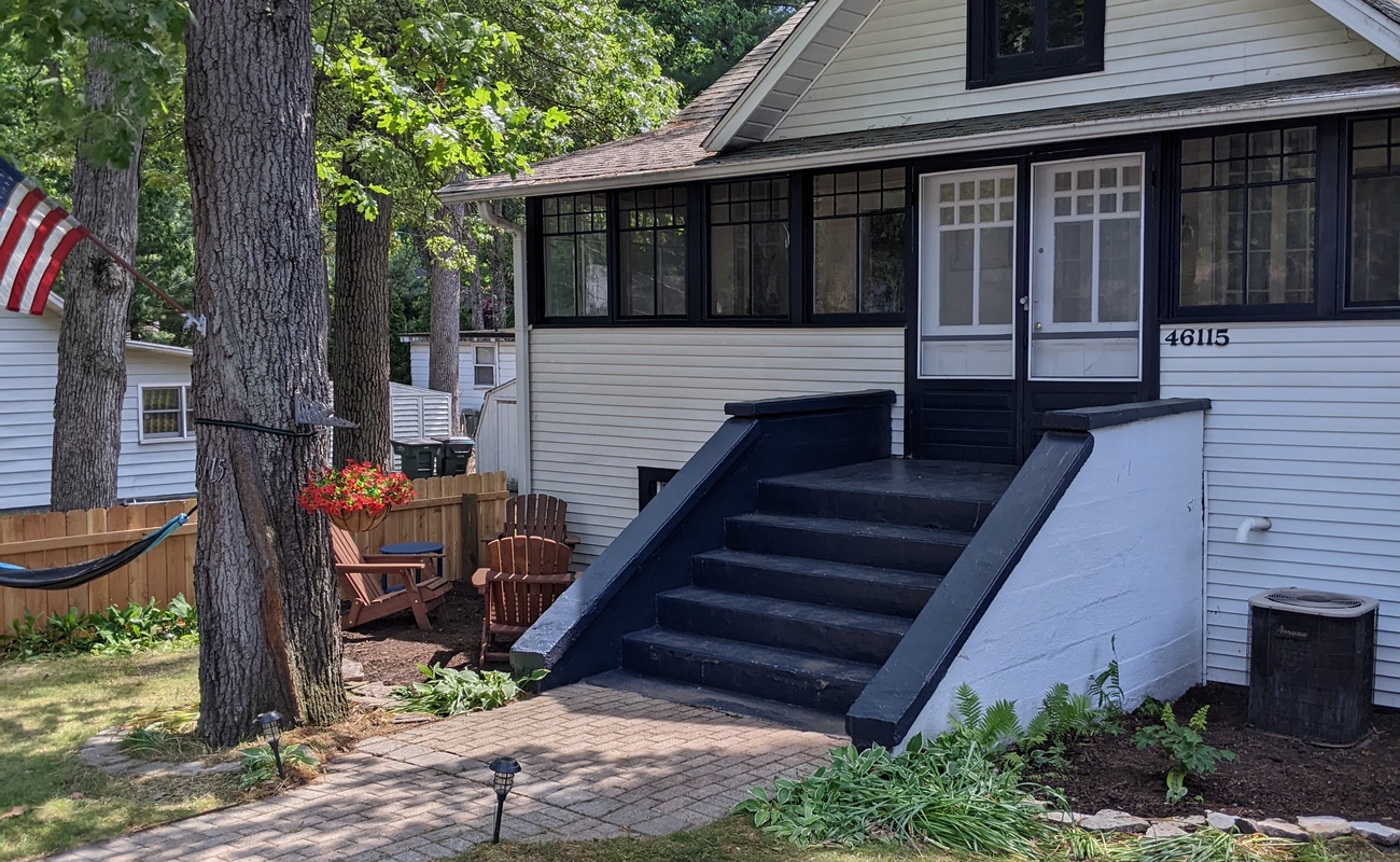 Beautiful Grand Beach home close to Lake Michigan!