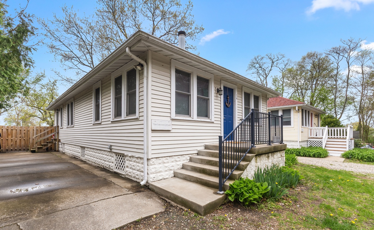Cottage in Downtown New Buffalo, a 10 minute walk to the beach!