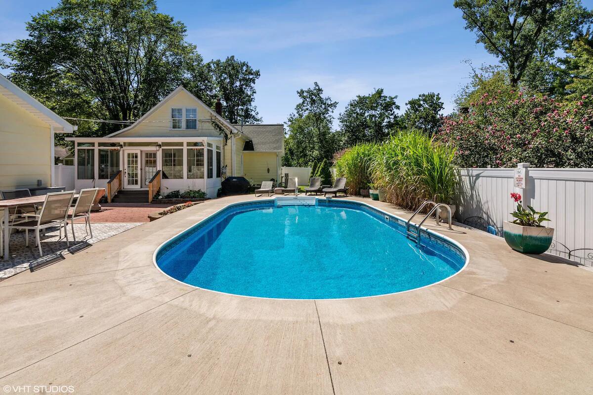 Parkside Pool Paradise