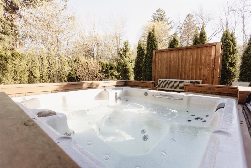Private hot tub open all year!