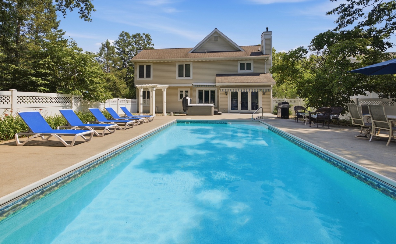 Michigan Shores Pool Retreat