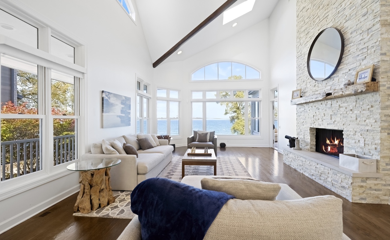 Large open living space with amazing view of the lake