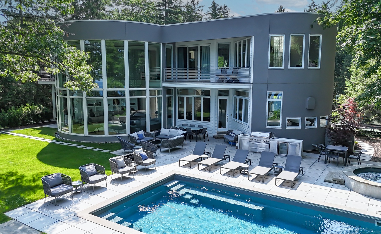 White Pearl Beach and Pool House