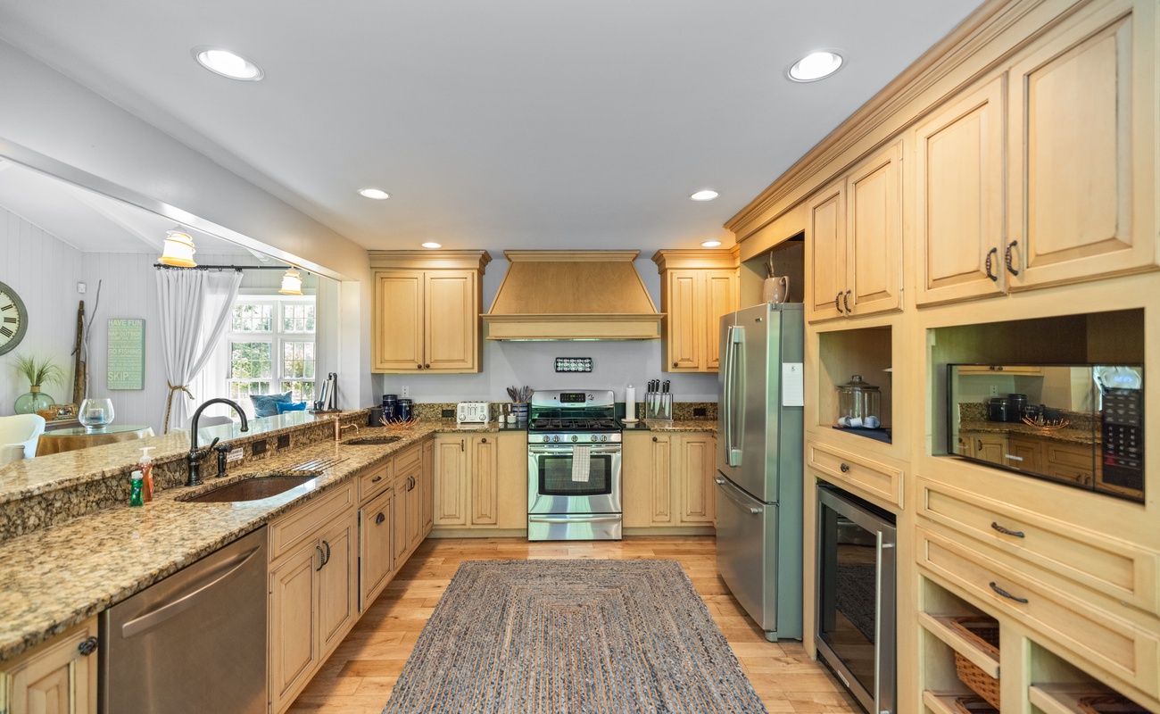 Endless prep space in this fully-equipped kitchen
