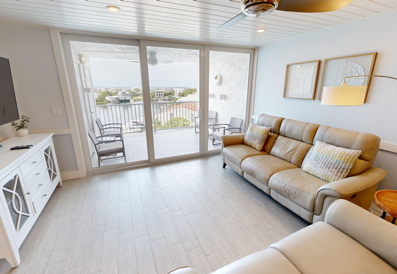 Dolphin Point 604C Photo