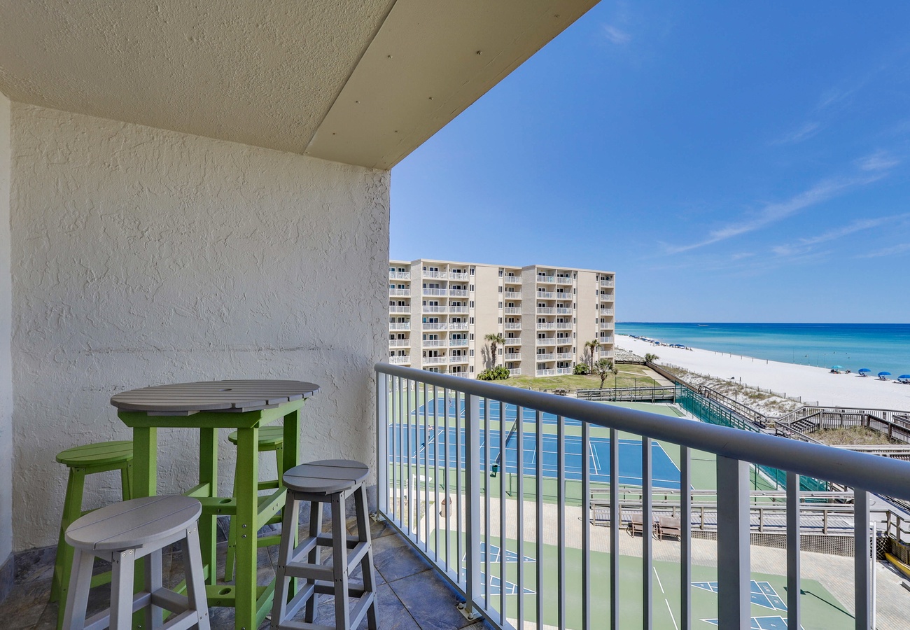 Holiday Surf & Racquet 402 Photo