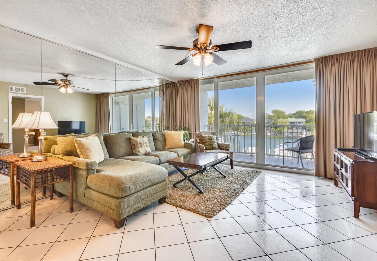 Dolphin Point 303C Photo