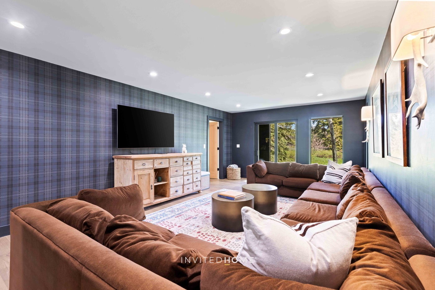 Lower Lounge - Summer