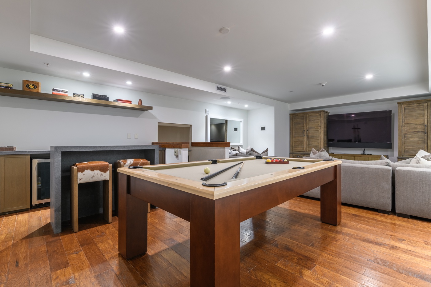 Den / Game Room - Summer