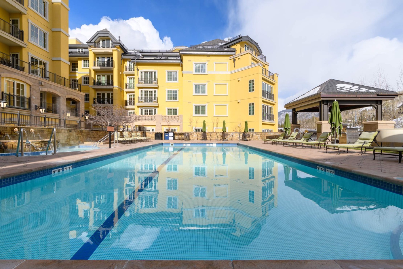 Ritz-Carlton Amenities - Summer