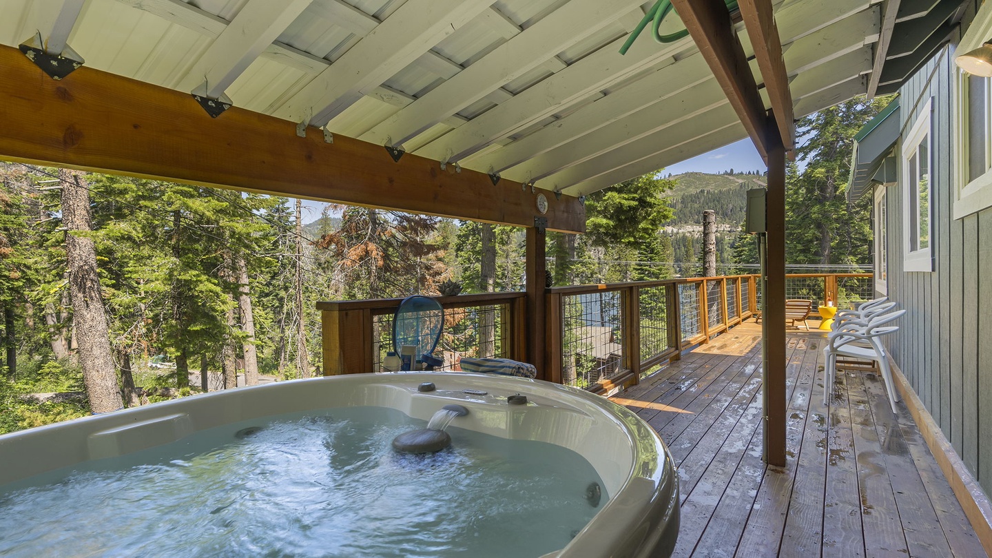 Lake Vista Hideaway Hot Tub!