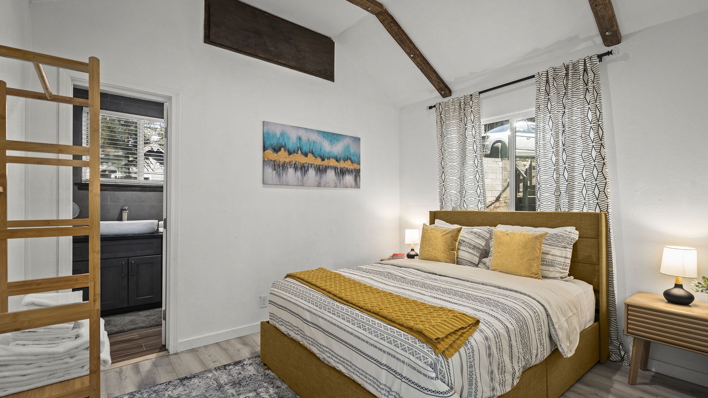 Queen Tahoe Blue Haus