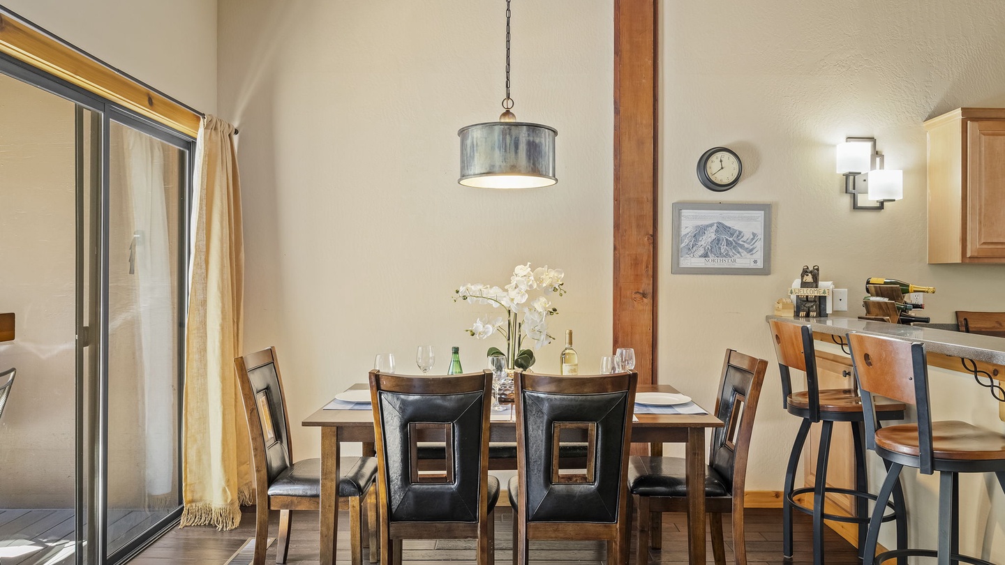 Dining Table for 6: Bear Den at Northstar