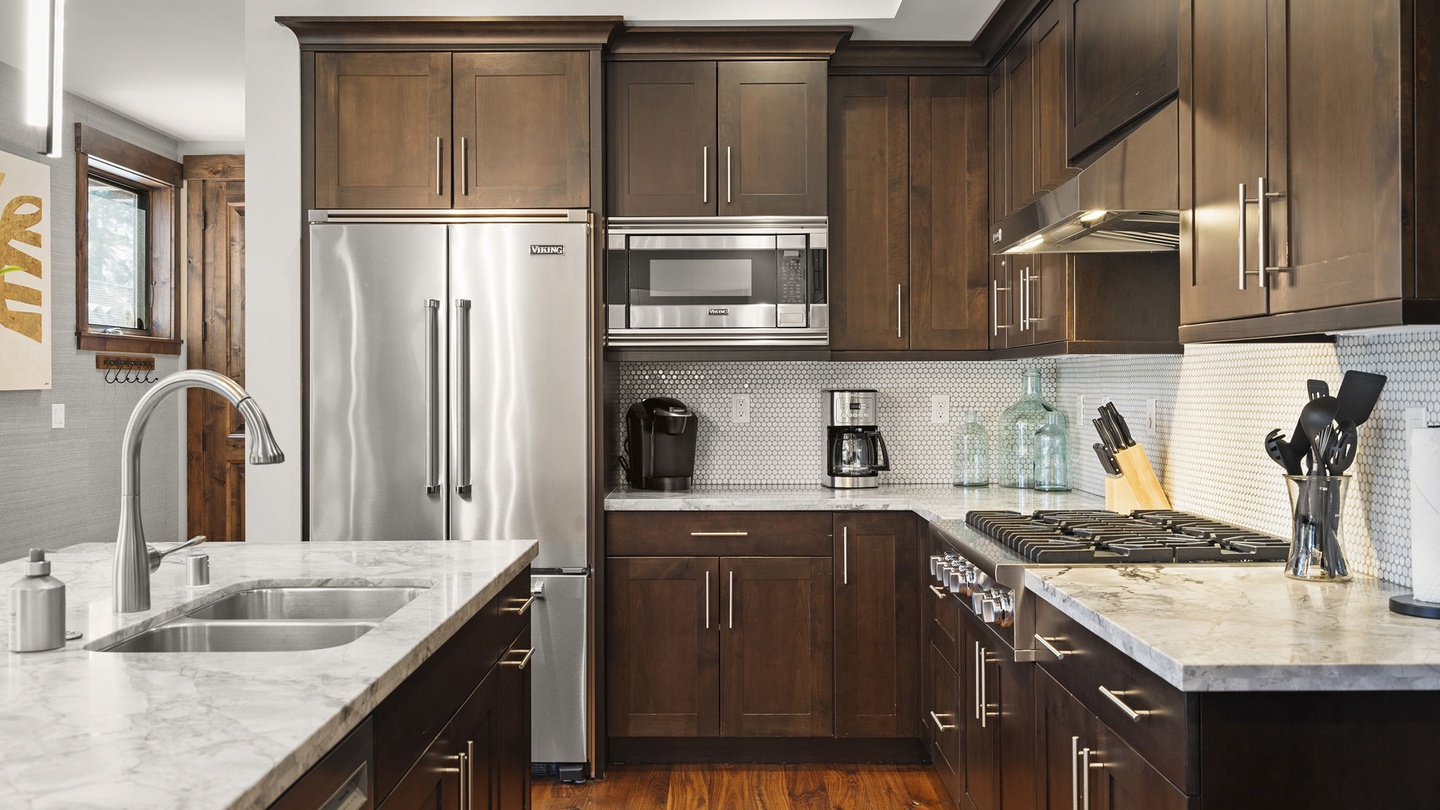 Large Kitchen Stellar's Nest