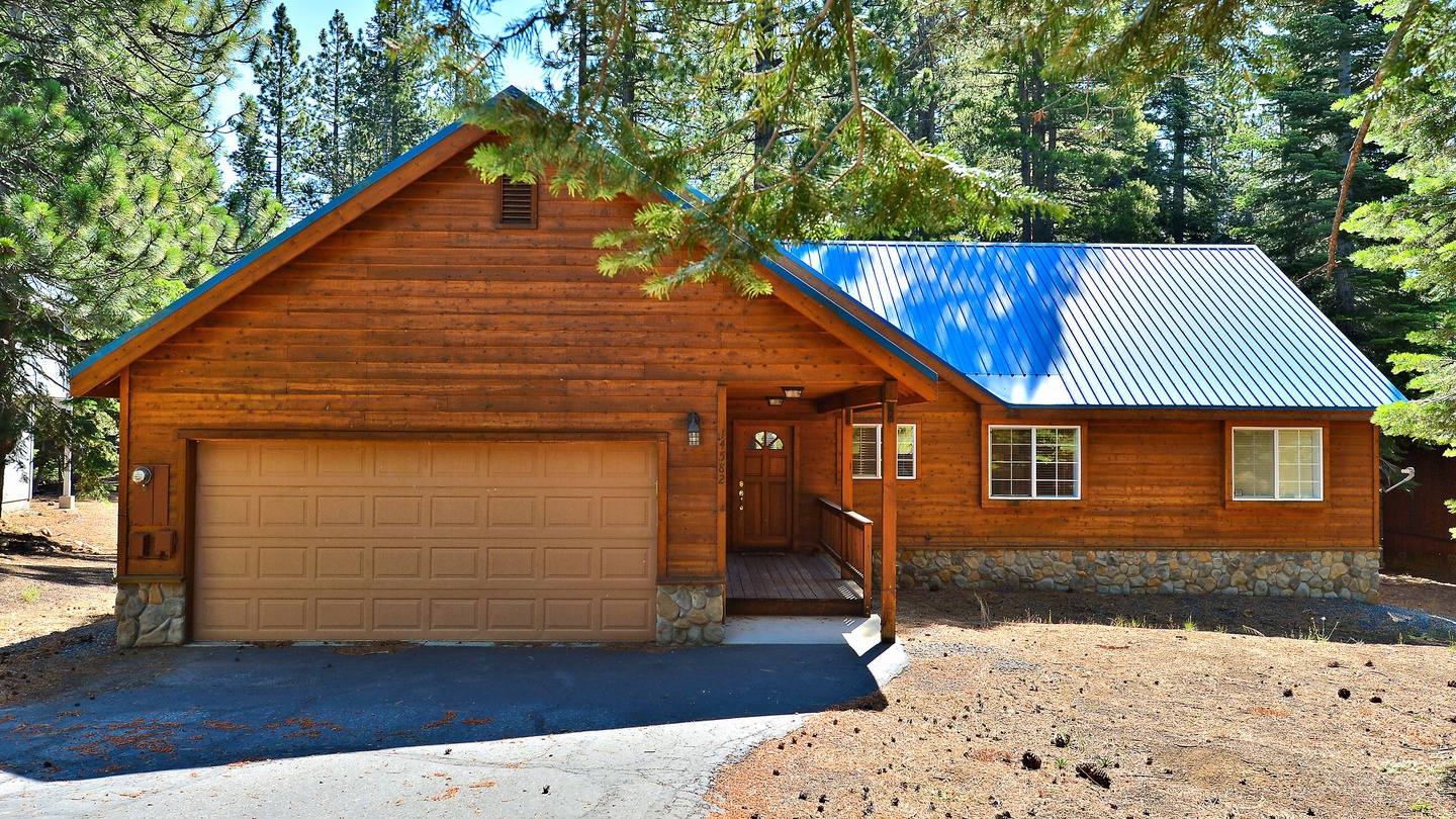Front view of the Rental: Three Pines Family Cabin