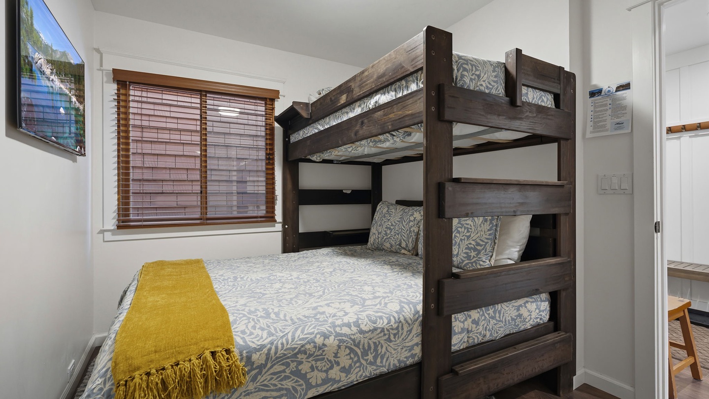 Your kids will love this cozy bunk bed room.