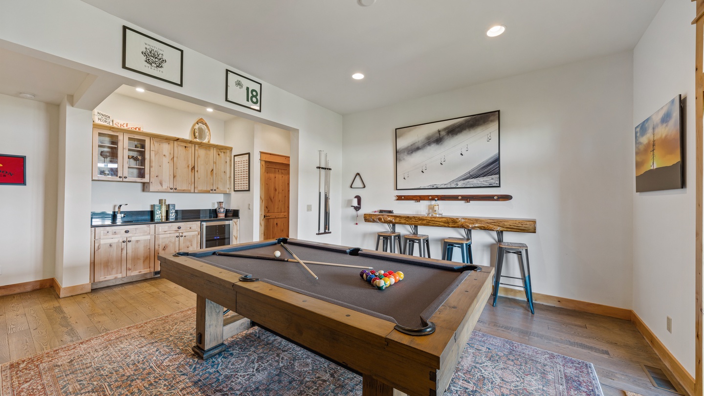 Your own game room awaits, complete with a pool table, bar seating, and a kitchenette—perfect for relaxed evenings with friends and family.