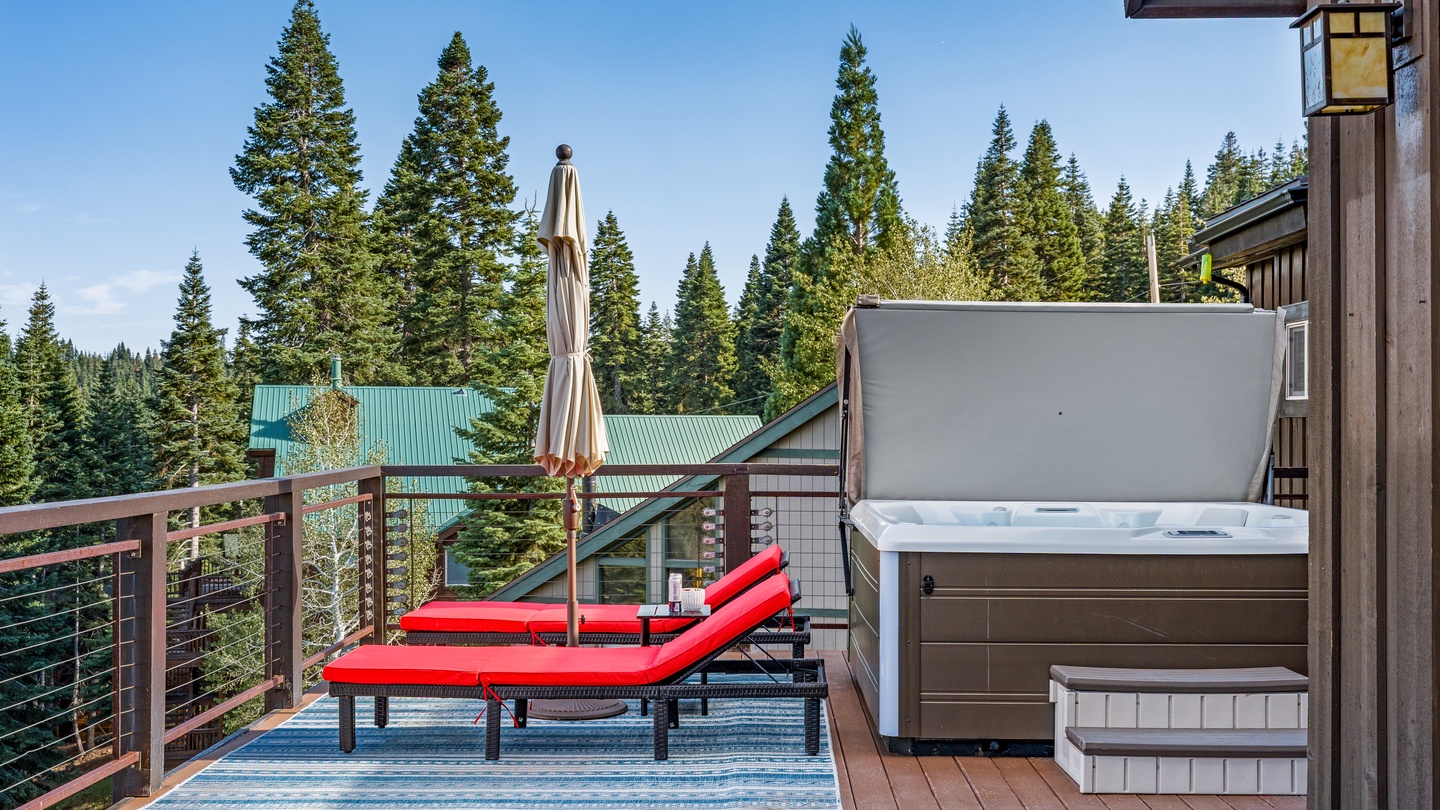 Soak in your private hot tub while gazing out at towering evergreens. Stretch out on the sun loungers with a drink from the umbrella-shaded spot beside you.