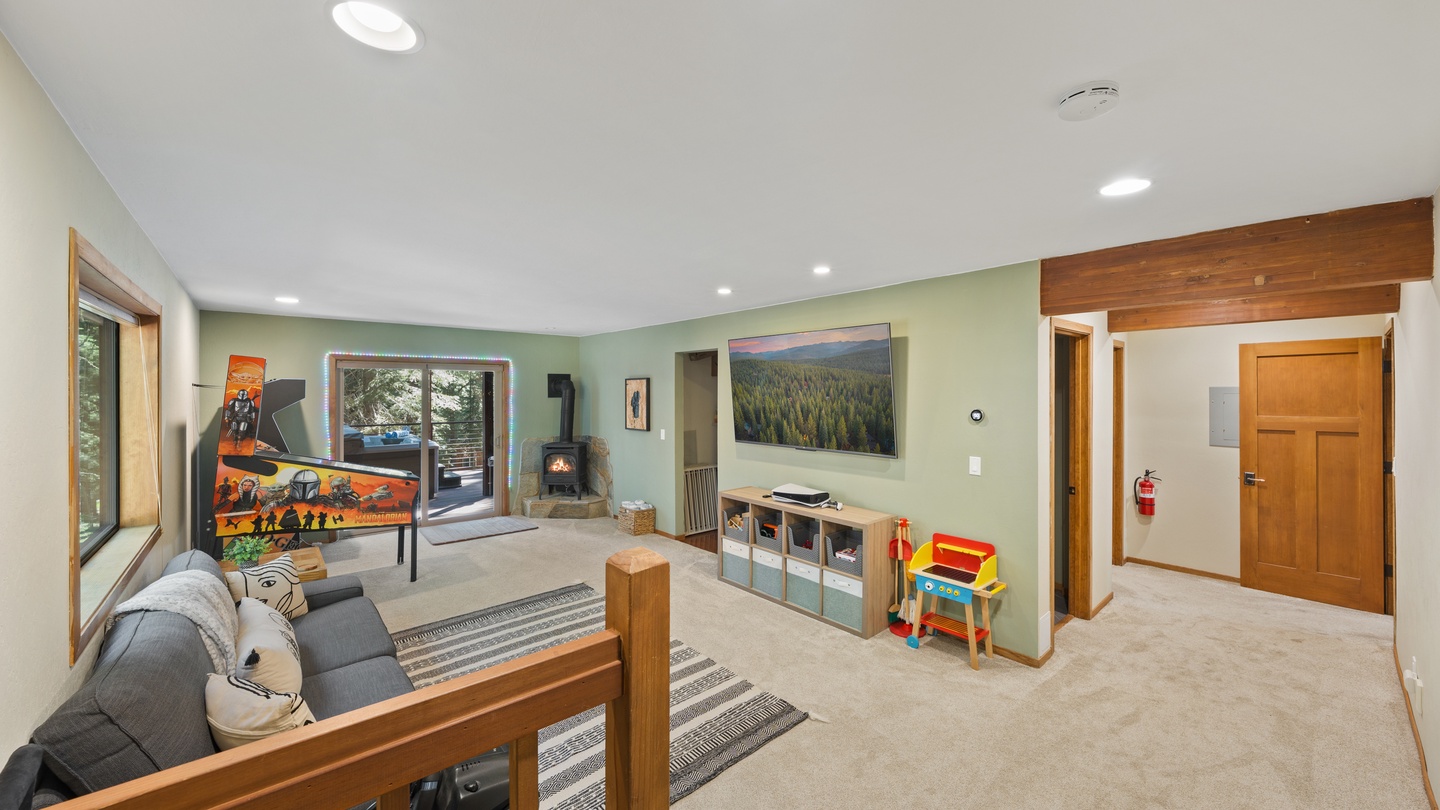 A bright, spacious retreat where little ones can play freely while you unwind. Soft carpet underfoot, cheerful toys, and views of the surrounding forest invite your family to make lasting memories together.