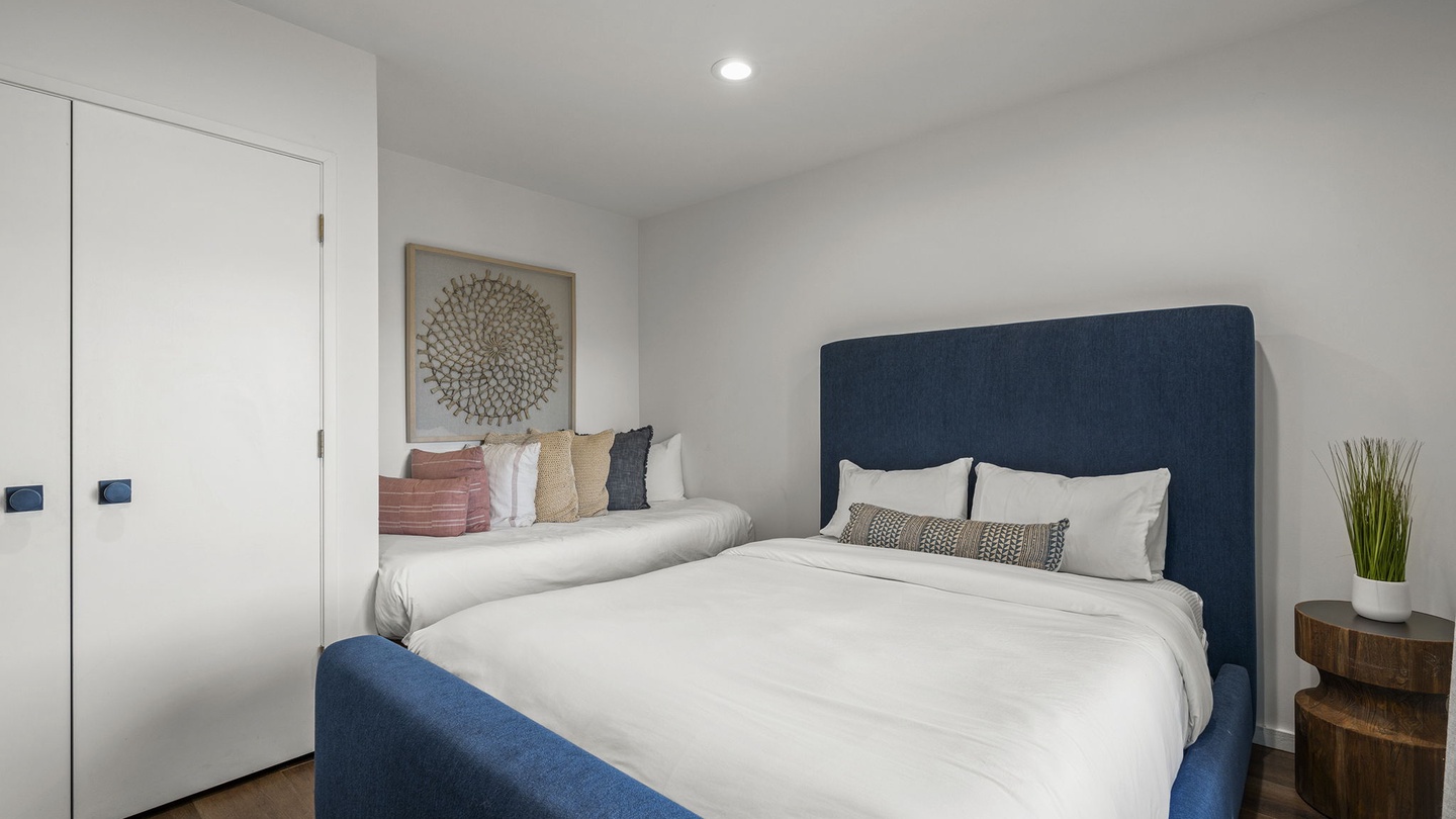 Downstairs Queen with Daybed Casa Montelago