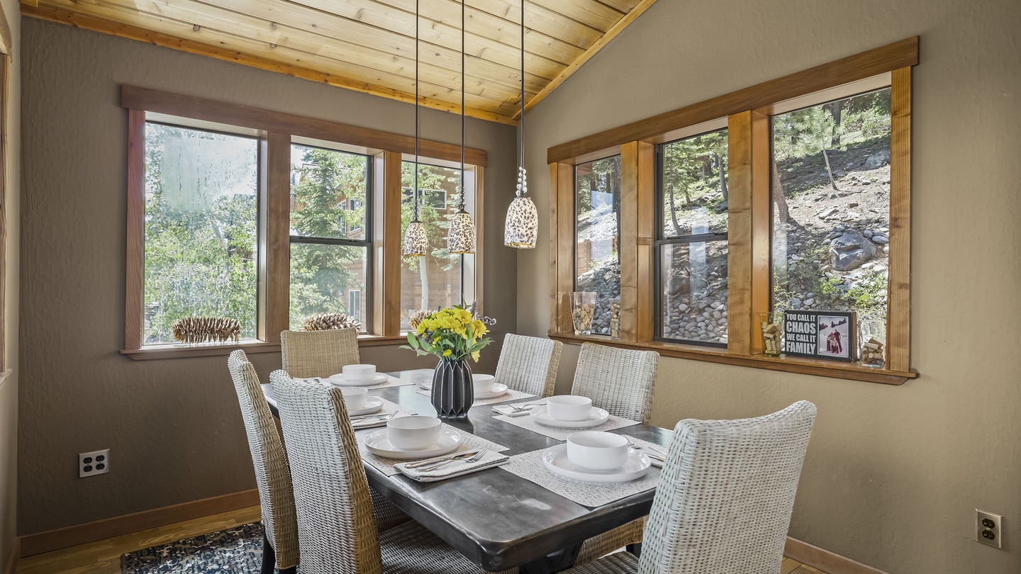 Dining Area: Falcon's Eye View Retreat