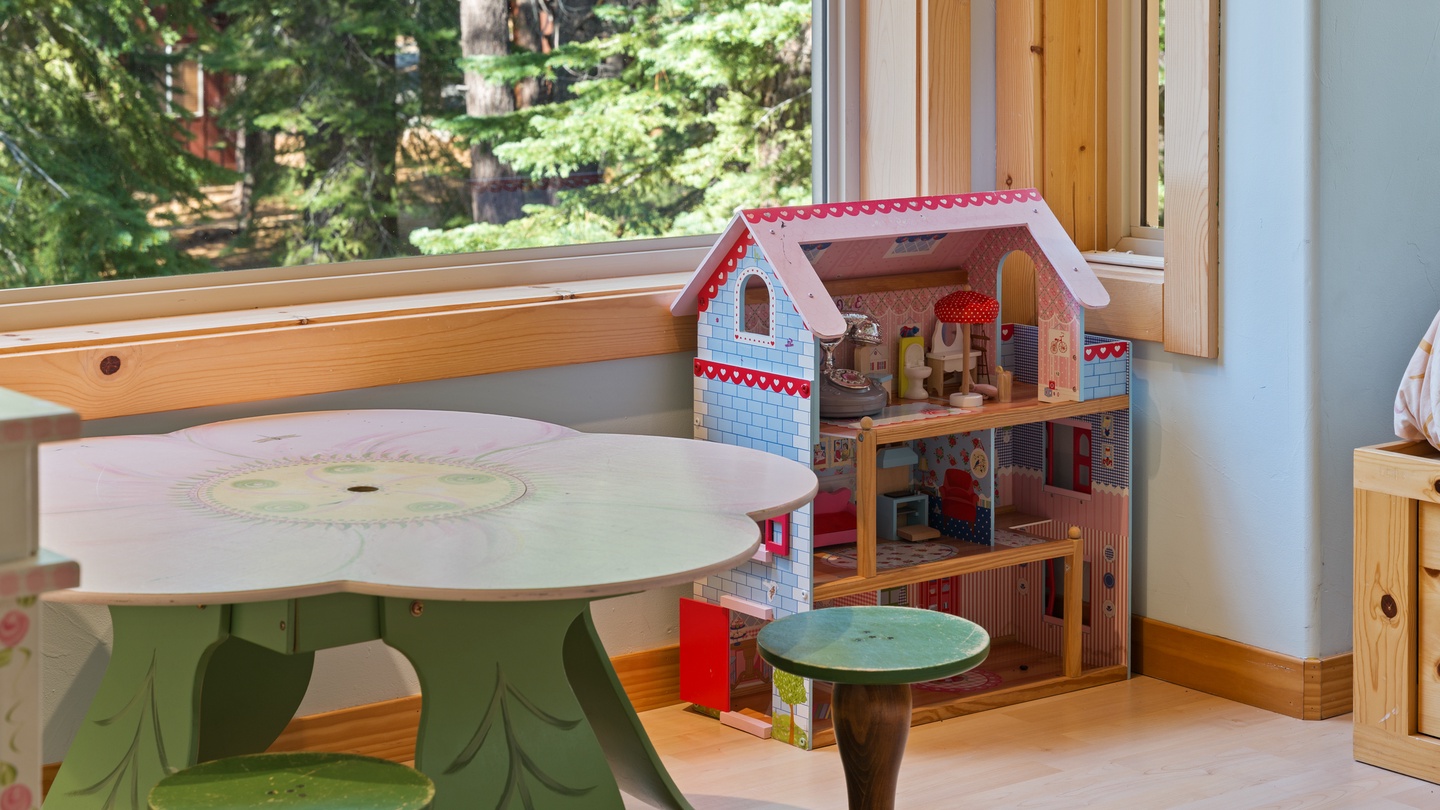 A bright, cheerful space where your little ones can play surrounded by natural light and forest views—perfect for imaginative afternoons.