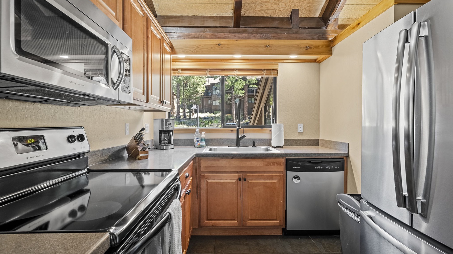 Kitchen: Bear Den at Northstar