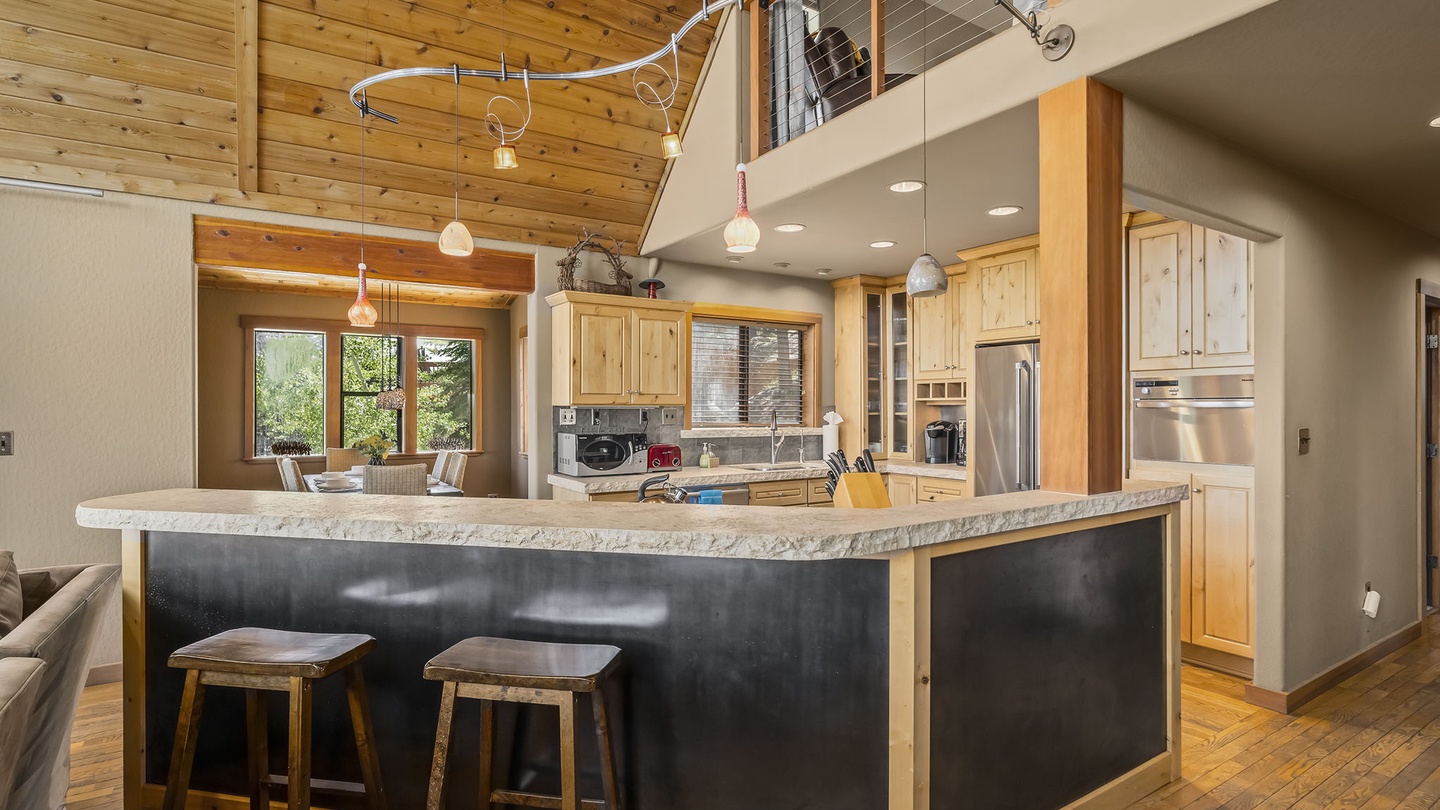 Breakfast Bar:Falcon's Eye View Retreat