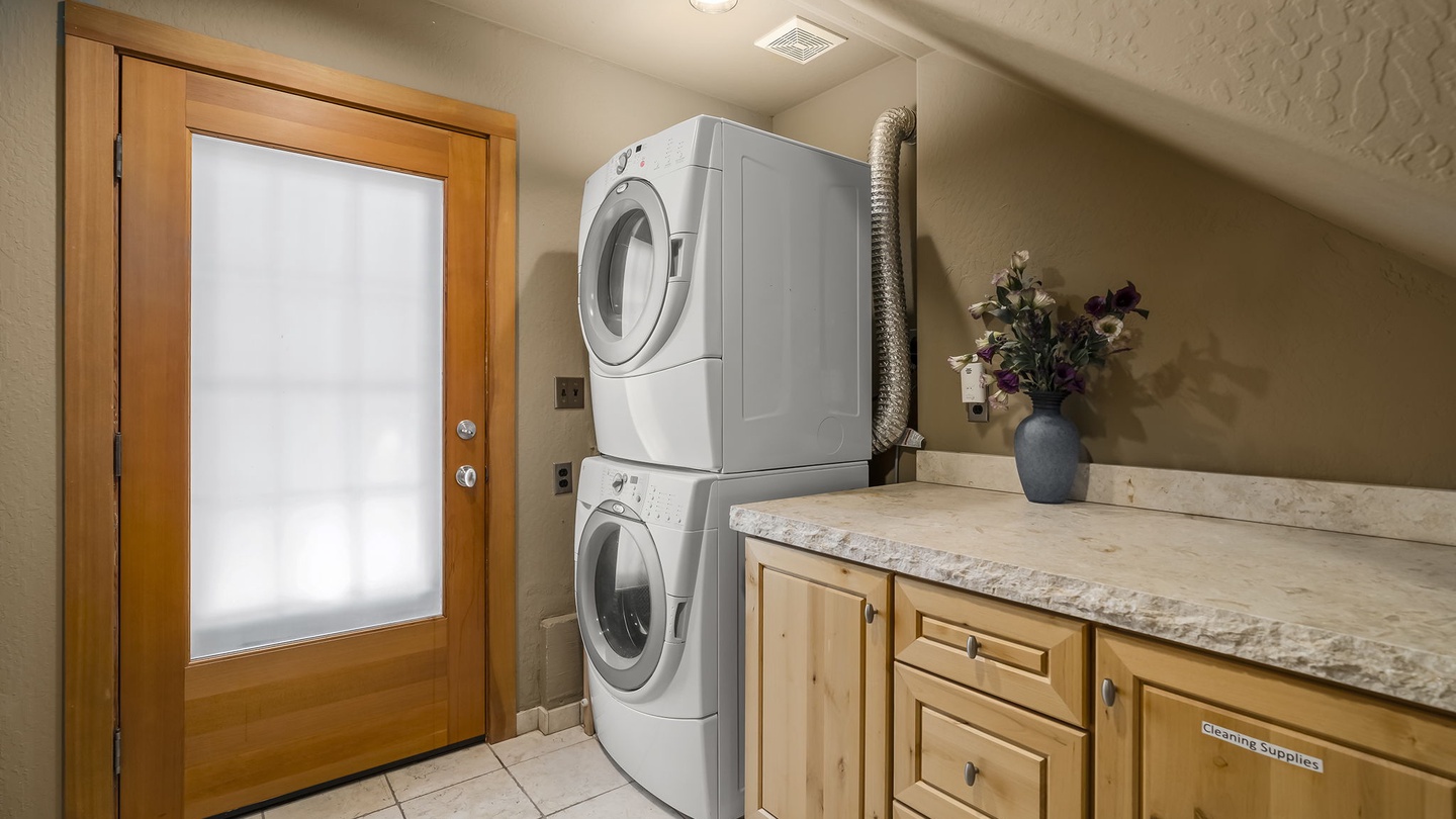 Laundry Room: Falcon's Eye View Retreat