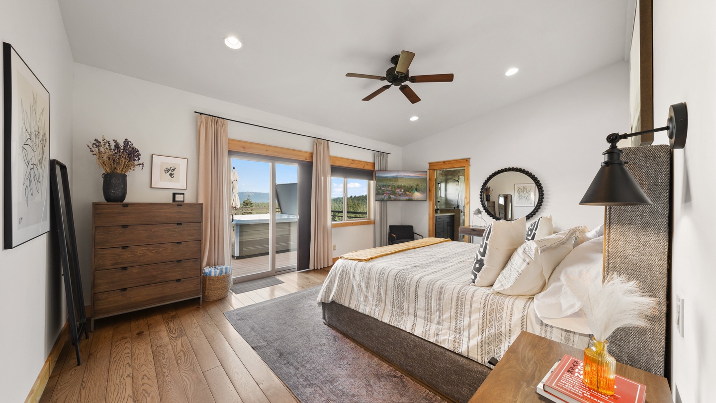Wake up to mountain views from your balcony. This bright retreat blends warm wood tones and cozy textures to create your perfect escape.