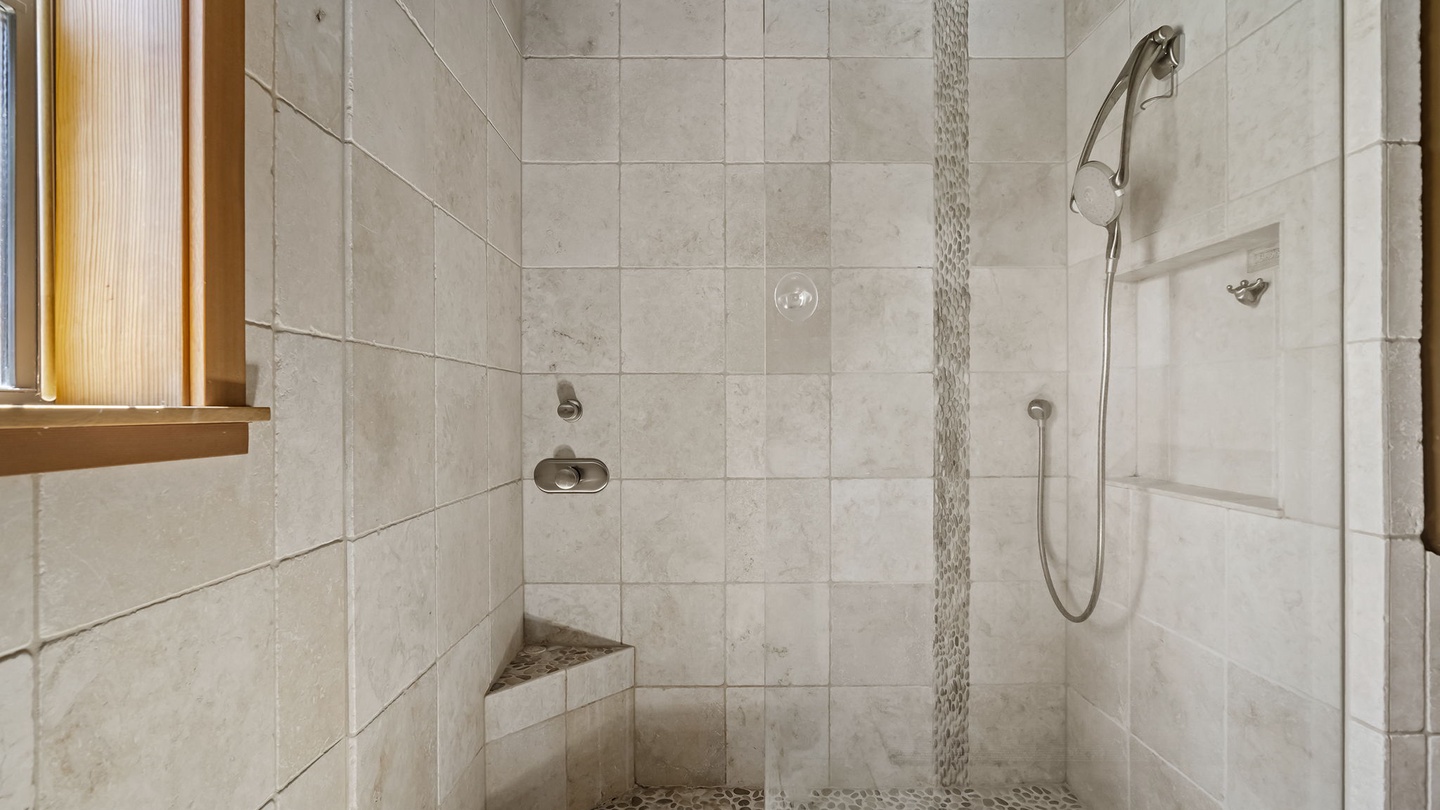 Main Level Shower: Falcon's Eye View Retreat