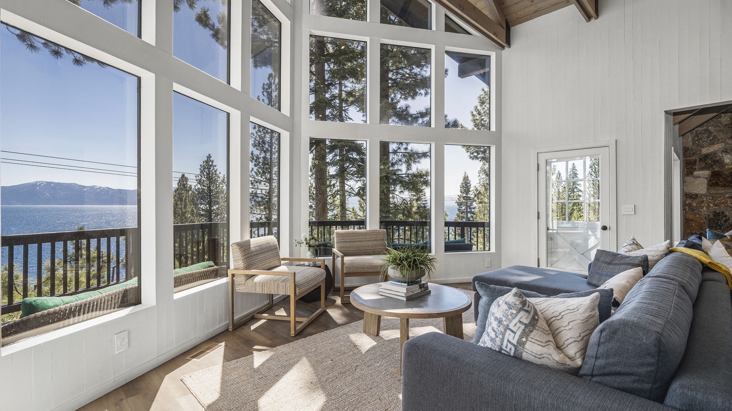 Floor to Ceiling Windows Casa Montelago