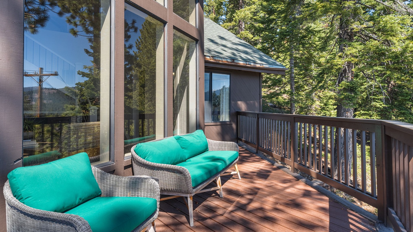 Deck Sitting Casa Montelago