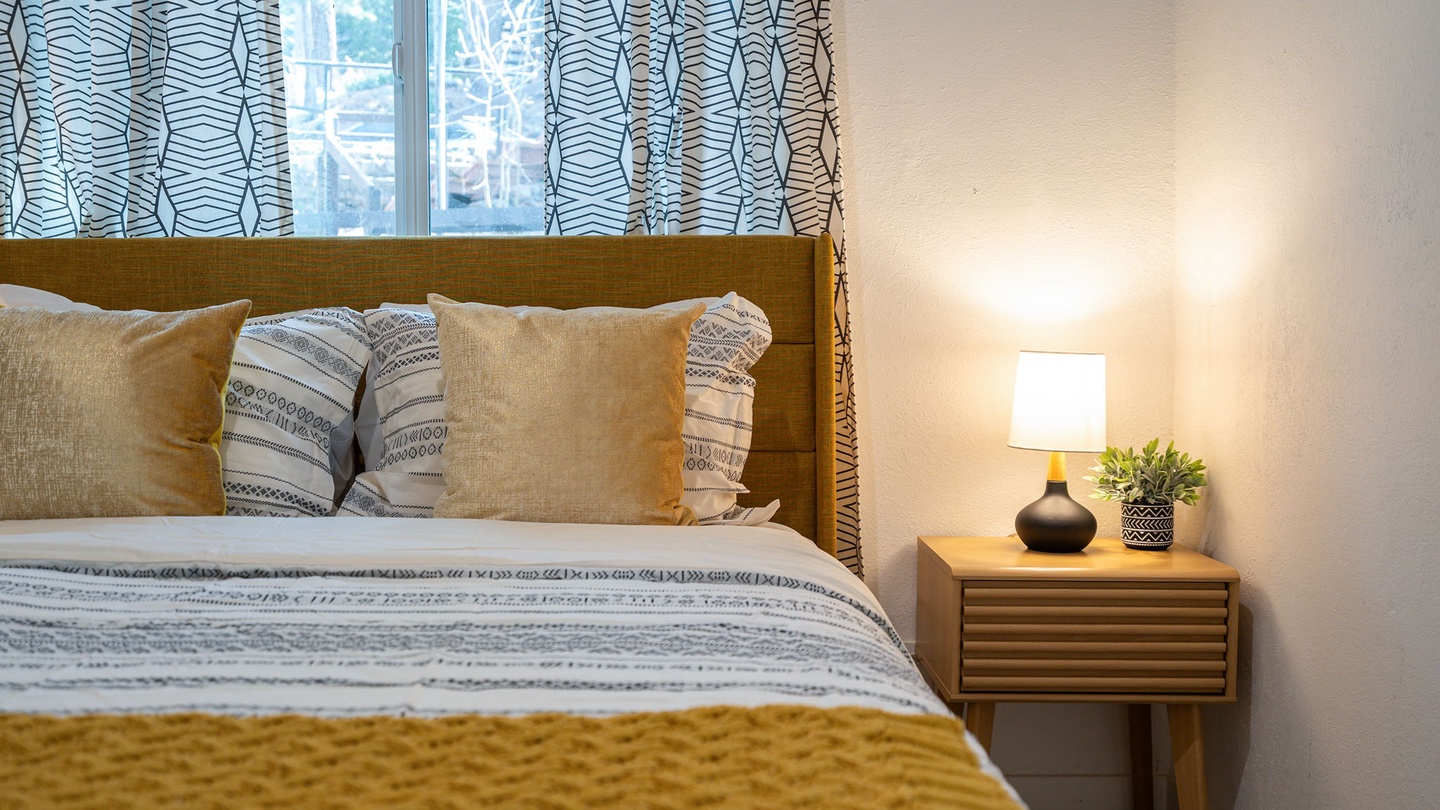 Queen Tahoe Blue Haus