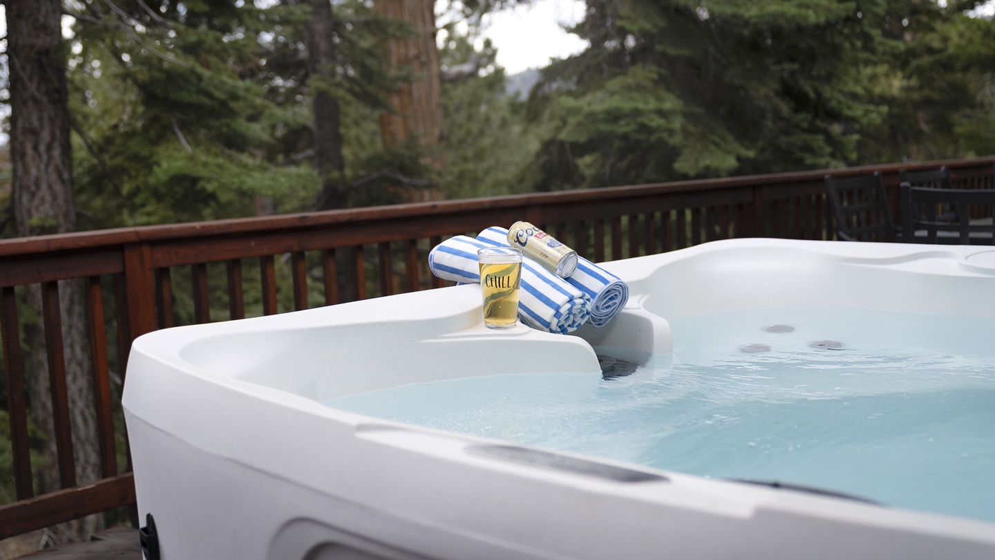 Private hot tub: Tahoe Alpine Hideaway