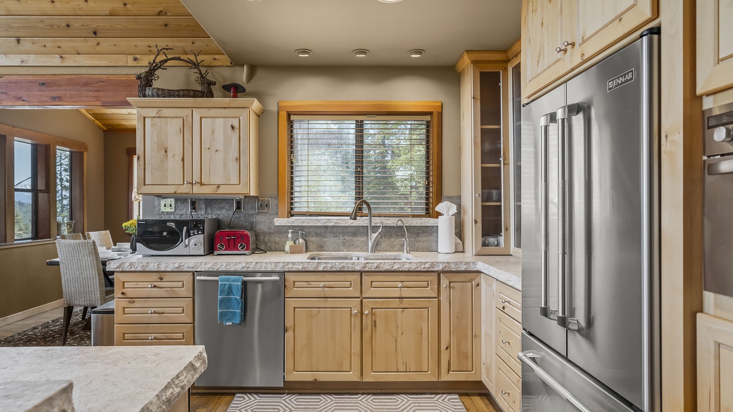 Kitchen: Falcon's Eye View Retreat