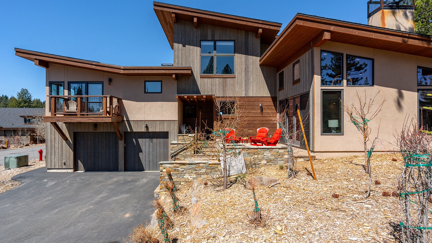 Exterior Stellar's Nest