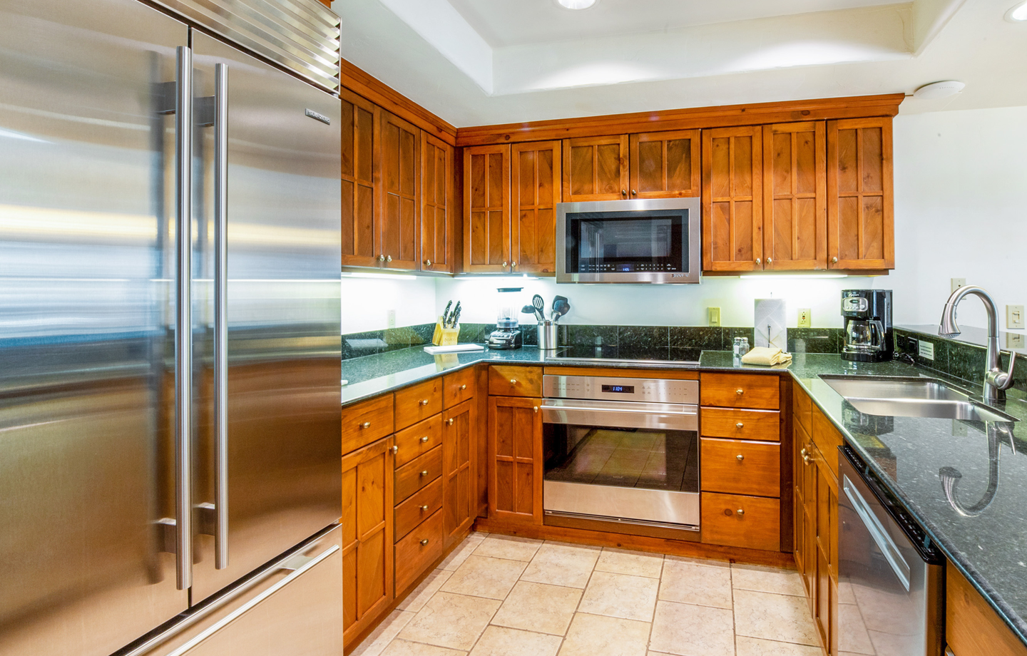 Three-Bedroom_Three Bath Penthouse - Kitchen