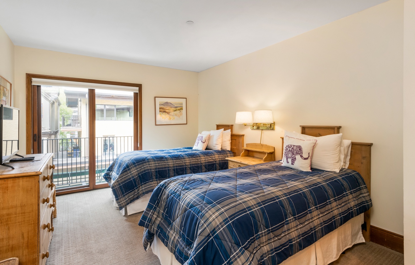 Guest Room Two Twins