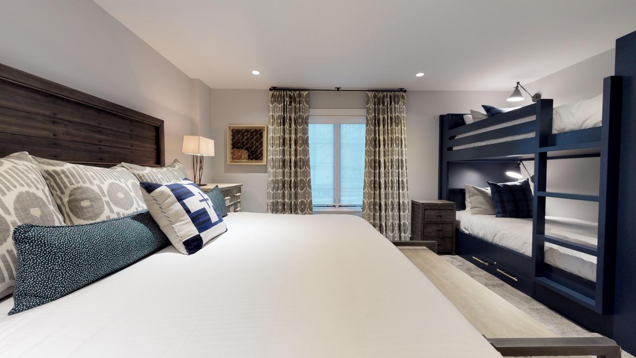 Bed room with Bunk Bed