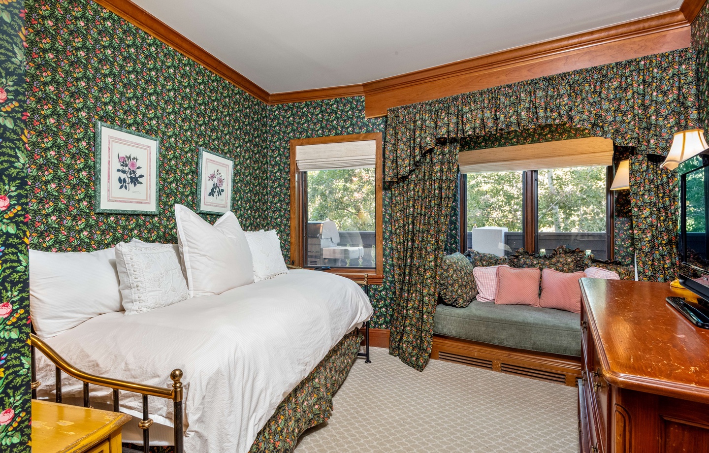 Bedroom with Daybed