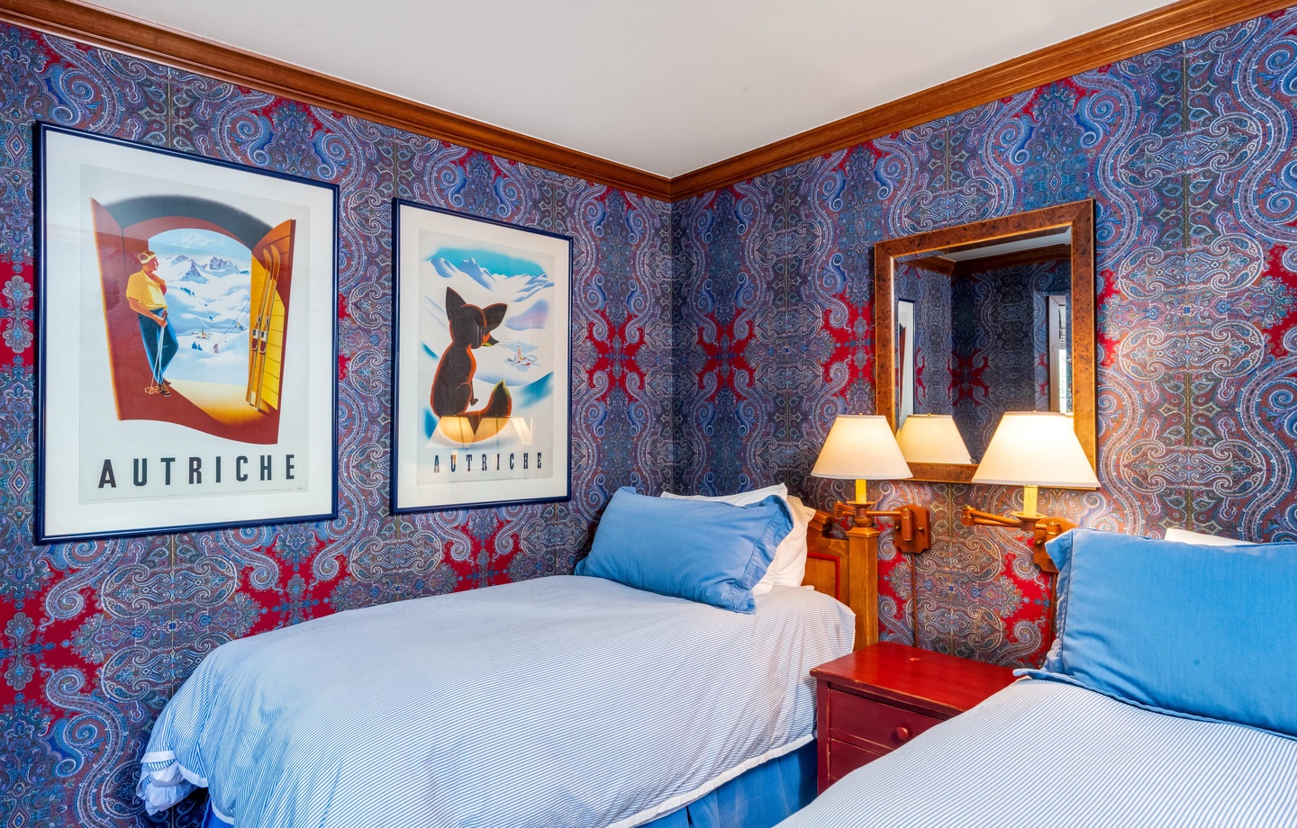 Bedroom with Two Twins