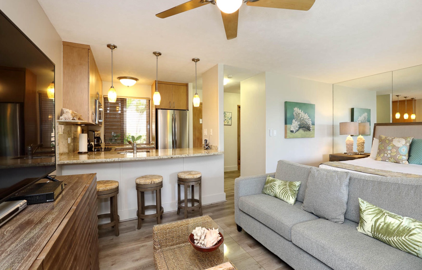 A recently remodeled 600 sq.ft. ground-floor studio, offering step-free access and a lovely garden lanai with private gas BBQ.