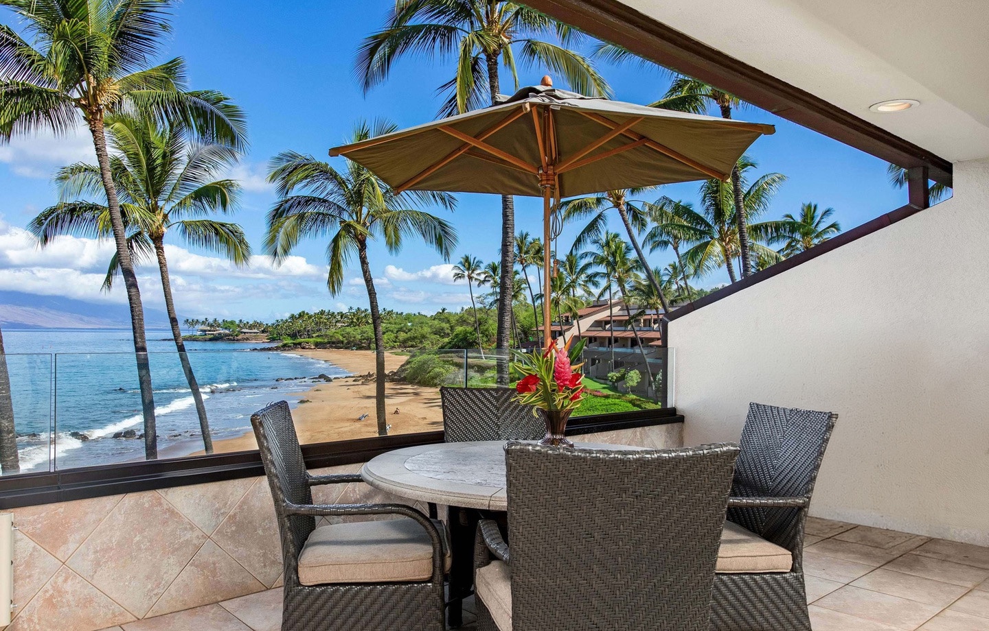 Lanai Dining