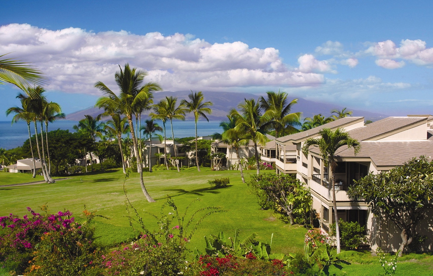 Perfect for couples, with a 2 community pools and grills on site and directly along the 3 fairways of the Wailea Blue Golf Course.