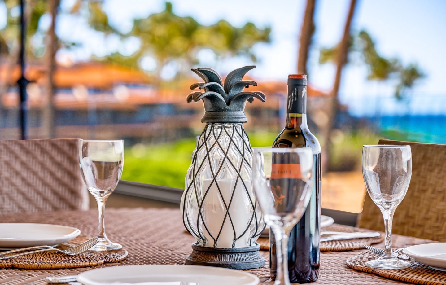 Lanai Dining