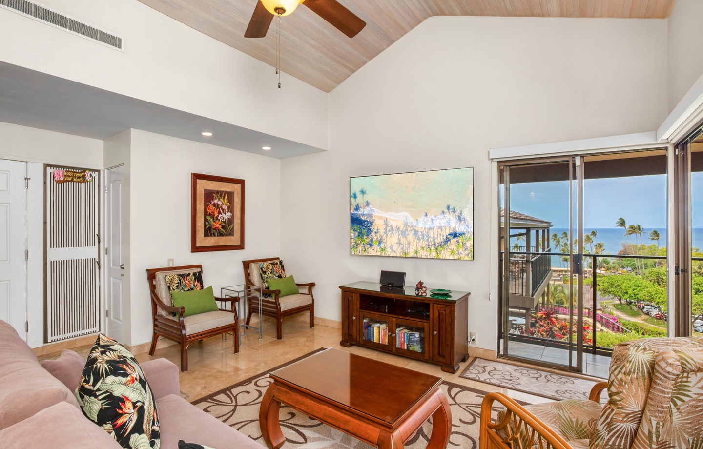 This 1,025-square-foot, 1-bedroom, 2-bathroom condo features a private balcony with ocean views, two resort pools, a shared whirlpool spa, and 24 acres of tropical grounds.